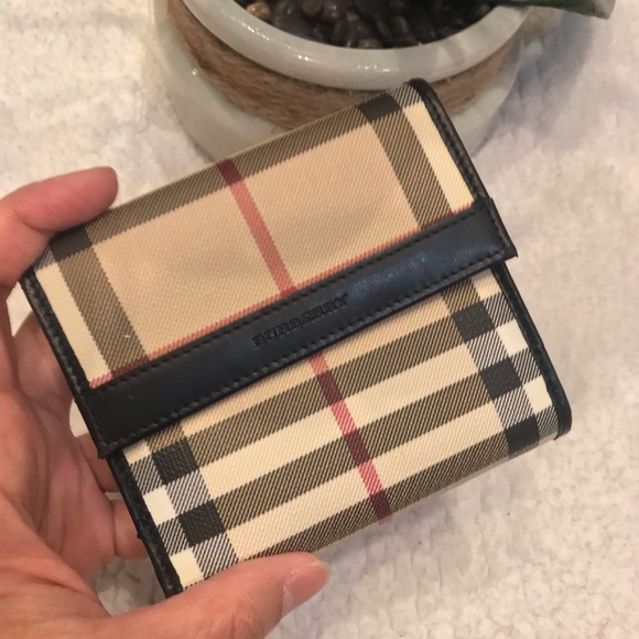Burberry Wallet 🍀 - Picture 2 of 8